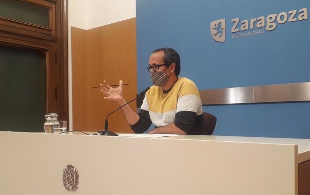 Archivo - El concejal del grupo municipal de Zaragoza en Común (ZeC), en el Ayuntamiento de Zaragoza, Alberto Cubero