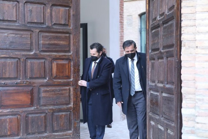 El alcalde y vicealcalde de Murcia 'abren la puerta' de la Cárcel Vieja de la ciudad de Murcia