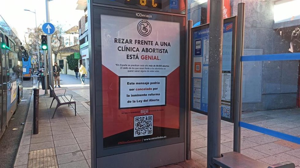 Uno de los paneles de la campaña 'Cancelados' de la ACdP en una marquesina.