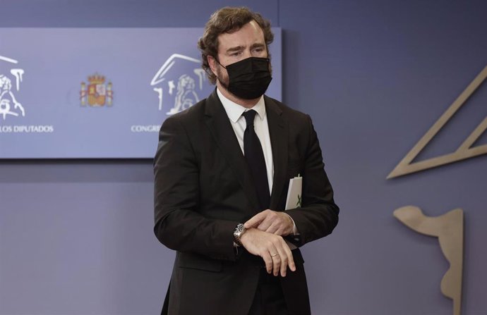 Archivo - El portavoz de Vox en el Congreso, Iván Espinosa de los Monteros, a su llegada a una rueda de prensa