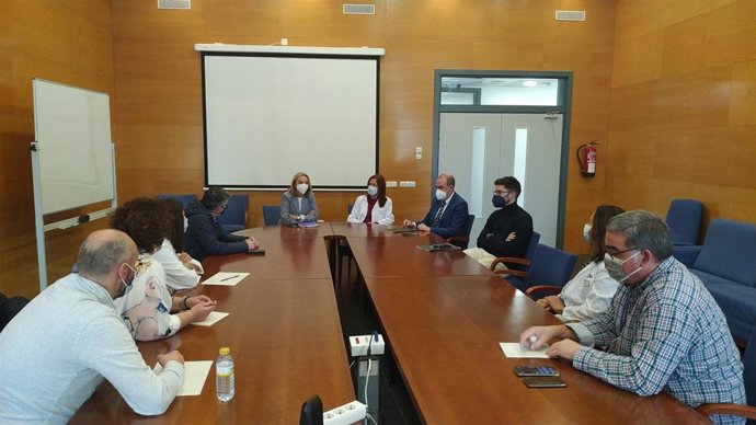 Reunión consejera de Salud con profesionales de la FHC