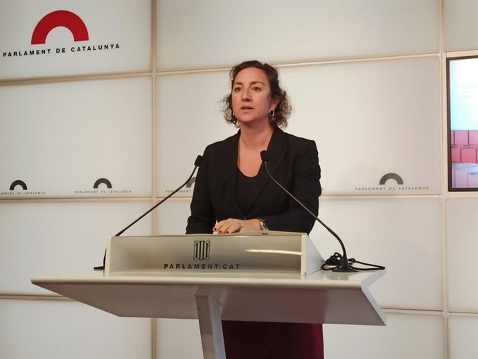La portavoz del PSC en el Parlament, Alícia Romero, en rueda de prensa en el Parlament.
