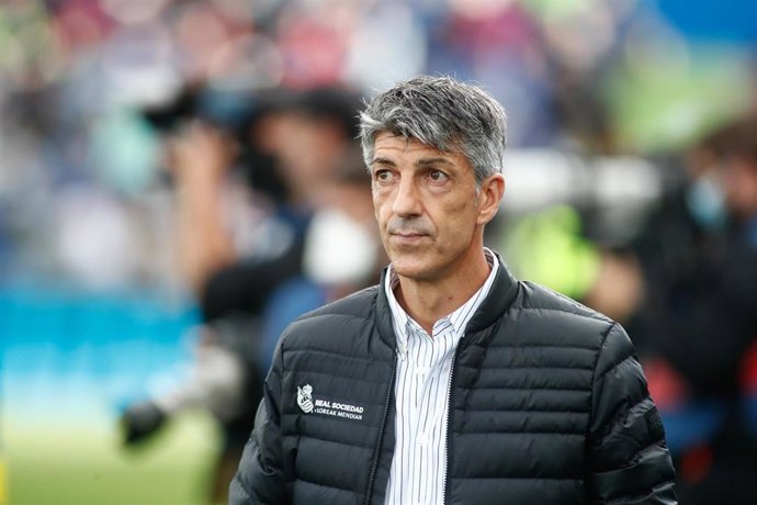 Archivo - El entrenador de la Real Sociedad, Imanol Alguacil, durante un partido ante el Getafe de LaLiga Santander en la temporada 2021-2022.