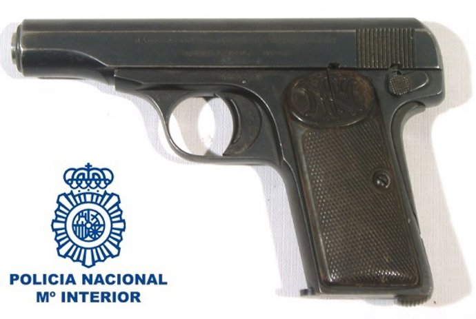 Fotografía de un arma intervenida por la Policía Nacional
