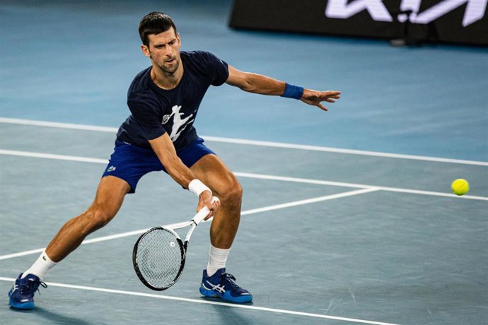  El tenista serbio Novak Djokovic durante un entrenamiento de cara al Open de Australia en el Melbourne Park el pasado viernes 14 de enero. 