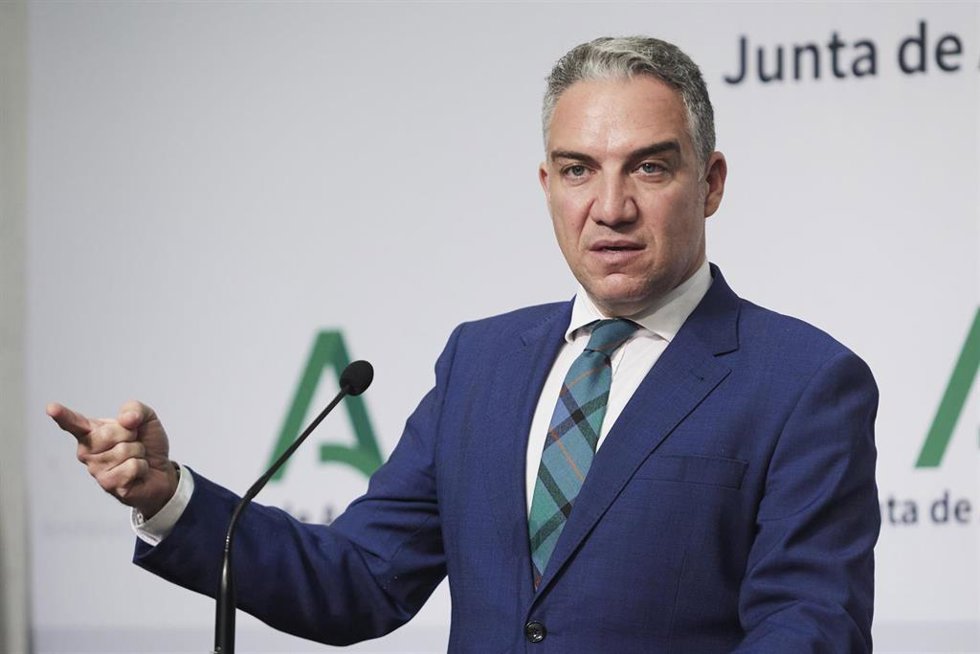 El consejero de Presidencia, Elías Bendodo, este martes en la rueda de prensa del Consejo de Gobierno. 