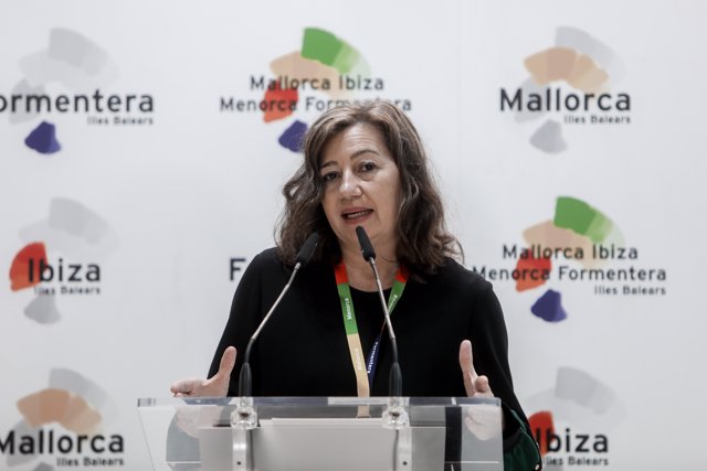 La presidenta de Baleares, Francina Armengol, ofrece una rueda de prensa durante la inauguración de la 42ª edición de la Feria Internacional del Turismo, Fitur 2022