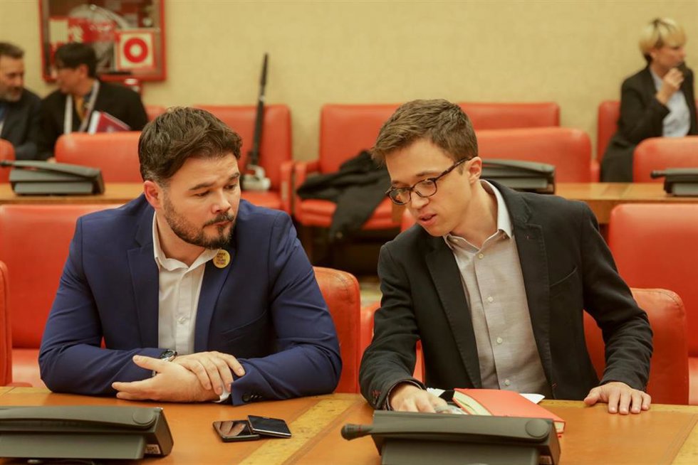 Archivo - El portavoz de ERC en el Congreso, Gabriel Rufián; y el diputado de Más País, Íñigo Errejón