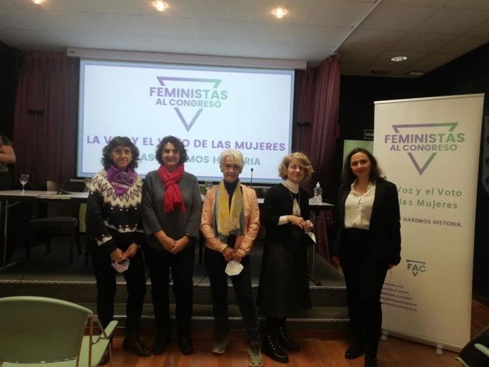 Directiva del partido Feministas al Congreso (FAC) en su presentación