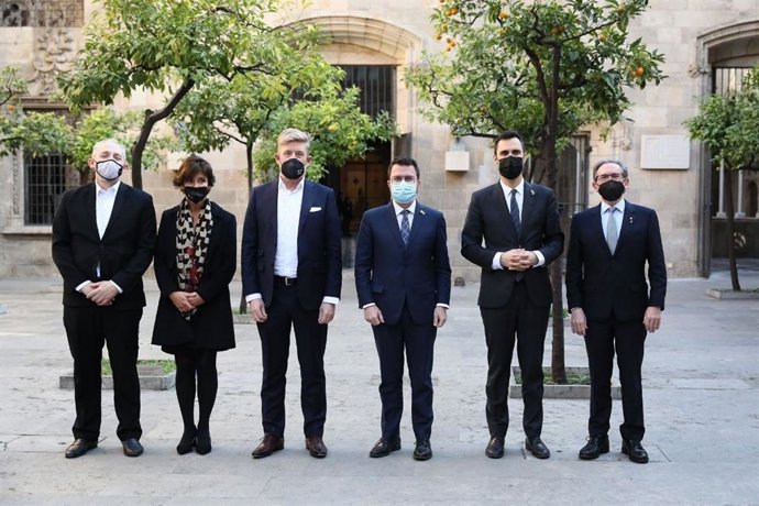 El president de Seat i Cupra, Wayne Griffiths; el president de la Generalitat, Pere Aragons; el conseller d'Empresa i Treball, Roger Torrent, i el conseller d'Economia i Hisenda, Jaume Giró, aquest dimarts
