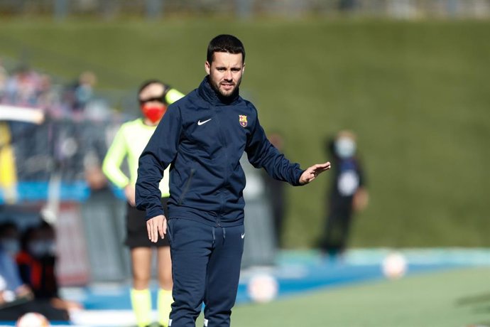 Archivo - Jonatan Giraldez, coach of FC Barcelona, gestures during the spanish women league, Primera Iberdrola, football match played between Real Madrid and FC Barcelona at Alfredo di Stefano stadium on December 12, 2021, in Valdebebas, Madrid, Spain.