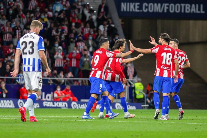 Archivo - El jugador del Atlético de Madrid Luis Suárez celebra un gol durante un partido ante la Real Sociedad en el Wanda Metropolitano.