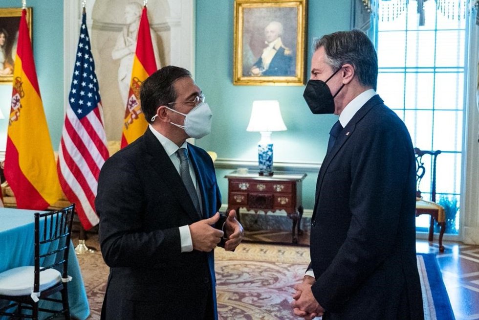 El ministro de Asuntos Exteriores, UE y Cooperación, José Manuel Albares, y el secretario de Estado, Antony Blinken, durante su encuentro en Washington