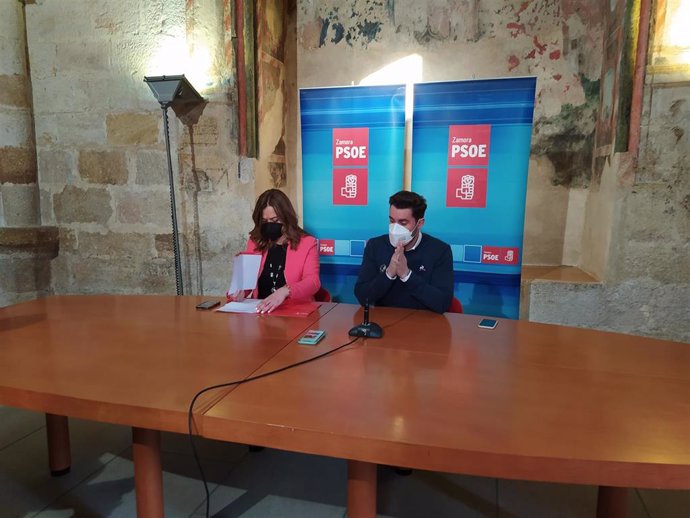 La vicesecretaria general del PSOE-CyL, Virginia Barcones, y Antidio Fagúndez, secretario general del PSOE de Zamora.