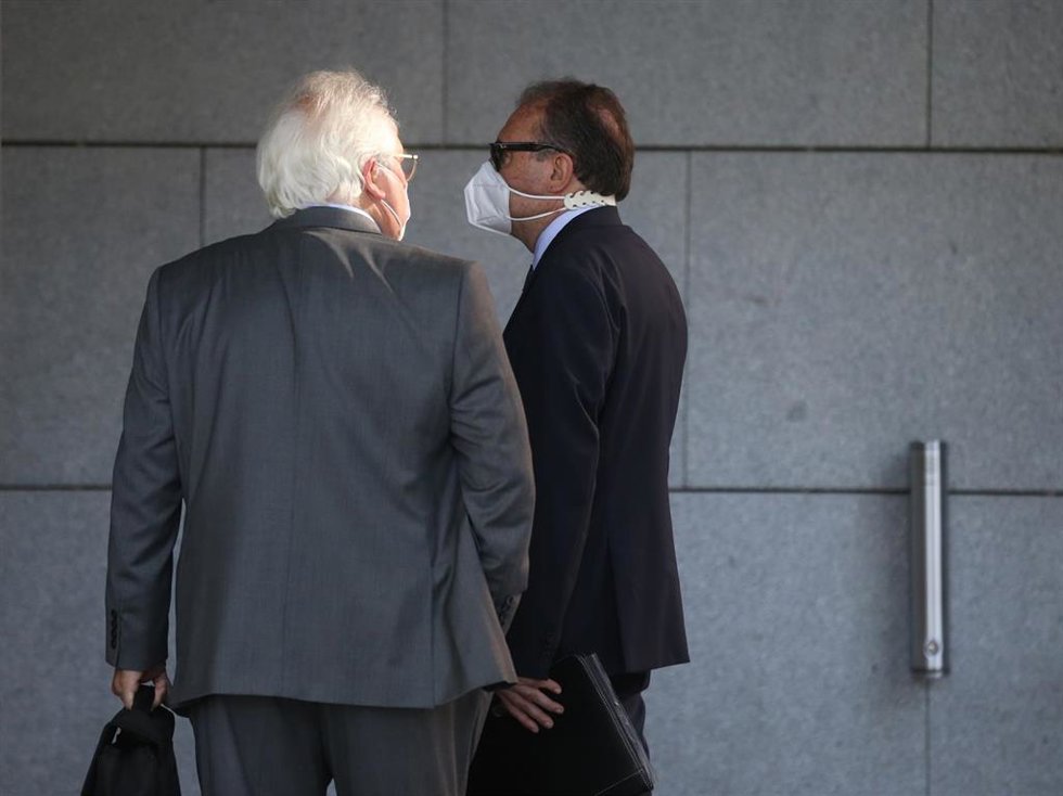 Archivo - El exjefe de la UDEF (Unidad Central de Delincuencia Económica y Fiscal) José Luis Olivera (d) entra en la Audiencia Nacional para declarar en la 'Operación Kitchen'.