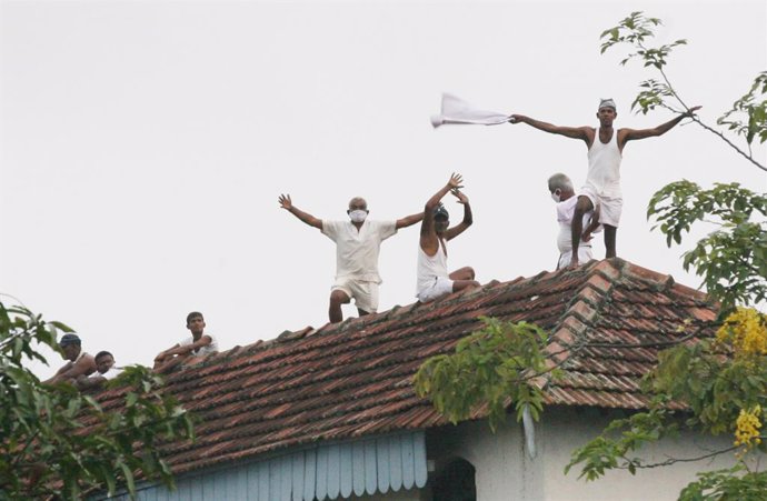 Protestas de los presos del penal de Welikada, en Sri Lanka.