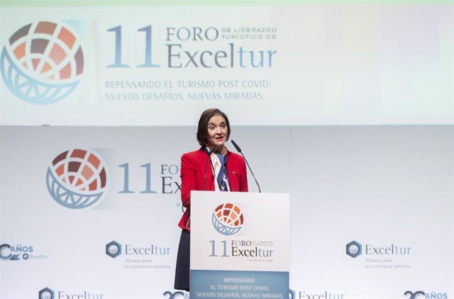 La ministra de Industria, Comercio y Turismo, Reyes Maroto, interviene en la 11ª edición del Foro de Liderazgo Turístico Exceltur, en IFEMA Madrid, a 18 de enero de 2022, en Madrid, (España). 