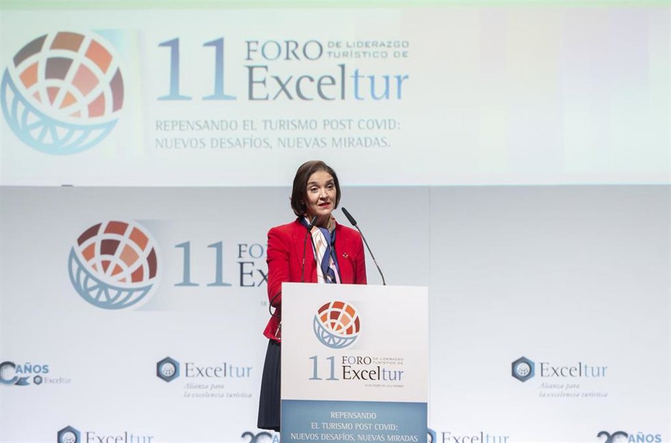 La ministra de Industria, Comercio y Turismo, Reyes Maroto, interviene en la 11 edición del Foro de Liderazgo Turístico Exceltur, en IFEMA Madrid, a 18 de enero de 2022, en Madrid, (España). 