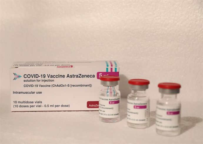 Archivo - Varios viales de la vacuna de AstraZeneca contra el Covid-19