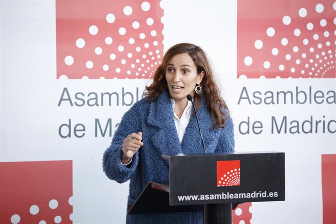 Archivo - La portavoz de Más Madrid, Mónica García, interviene en una rueda de prensa anterior a una sesión plenaria en la Asamblea de Madrid, a 9 de diciembre de 2021, en Madrid, (España). Durante el pleno se ha aprobado la mayor bajada del IRPF de la 
