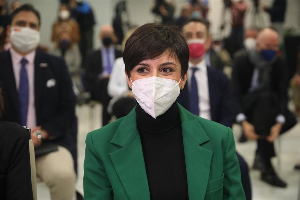 La ministra de Política Territorial y portavoz del Gobierno, Isabel Rodríguez, asiste a un coloquio del presidente de la Generalitat de Cataluña, Pere Aragons, organizado por el Club Siglo XXI, en el edificio Eurobuilding, a 12 de enero de 2022, en Mad