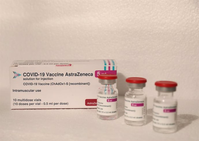 Archivo - Varios viales de la vacuna de AstraZeneca contra el Covid-19, a 7 de mayo de 2021, en Madrid (España). Según datos del Ministerio de Sanidad, en la Comunidad de Madrid se han administrado un total de 2.411.19 dosis de las vacunas de Pfizer, Mo