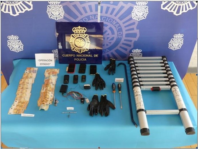 Material ocupado a los detenidos.