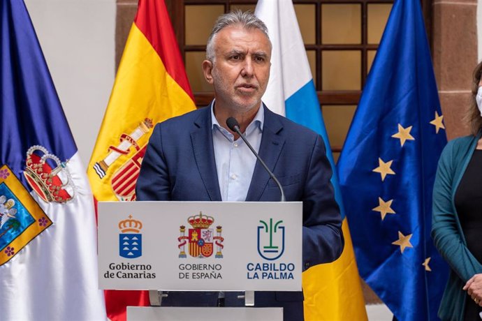 Archivo - El presidente del Gobierno de Canarias, Ángel Víctor Torres, durante una rueda de prensa a 19 de noviembre de 2021