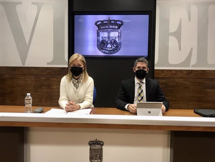 Los concejales del Grupo Municipal de Vox en el Ayuntamiento, Cristina Coto y Hugo Huerta.