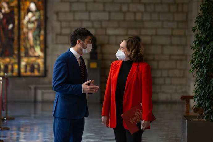 El vicepresident i conseller de Polítiques Digitals i Territori, Jordi Puigneró, i l'alcaldessa de Barcelona, Ada Colau, després de la reunió