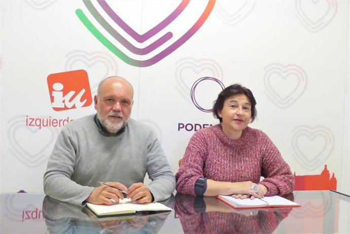 Los ediles de Grupo Municipal de Izquierda Unida-Podemos de Toledo Txema Fernández y Olga Ávalos.