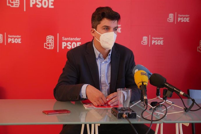 Archivo - El portavoz del PSOE de Santander, Daniel Fernández