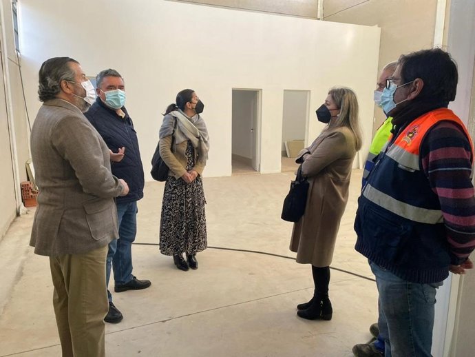 El delegado territorial de Regeneración, Justicia y Administración Local en Huelva, Alfredo Martín, ha visitado Lucena del Puerto.