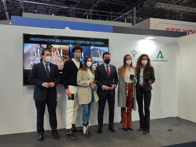 El destino 'Costa de Almería' se promociona en Fitur a través de cuatro conocidos influencers.