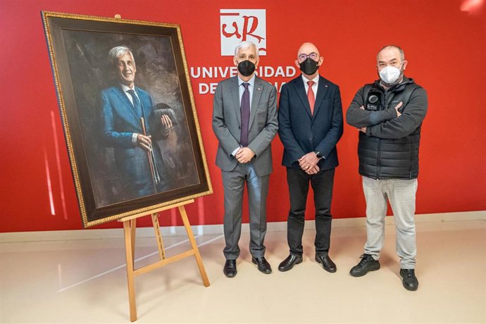 El retrato de José Arnáez Vadillo, rector entre 2012 y 2016, se incorpora a la Galería de Retratos del Rectorado de UR