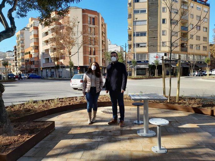 El alcalde de Palma, José Hila, y la regidora de Infraestructuras y Accesibilidad, Angélica Pastor.