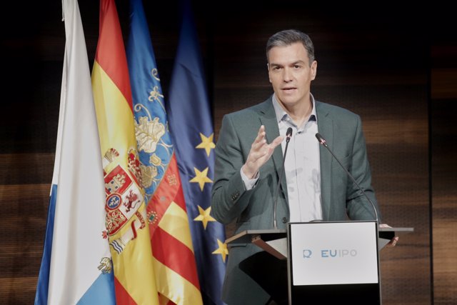 El presidente del Gobierno, Pedro Sánchez, interviene en un encuentro con jóvenes sobre vivienda, en la sede de la Oficina de Propiedad Intelectual de la Unión Europea (EUIPO) de Alicante