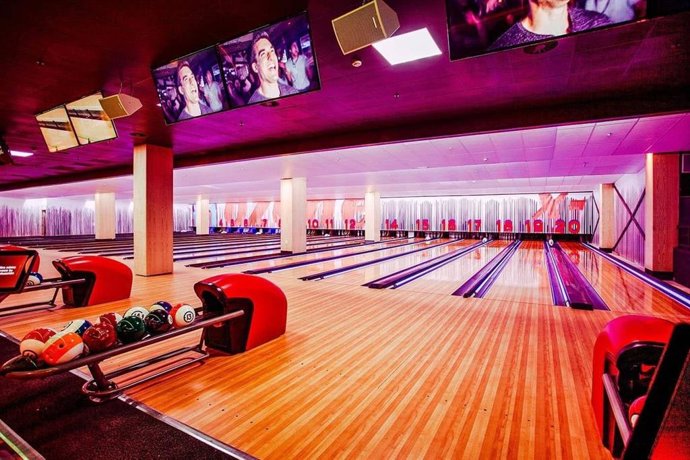 Pistas de la bolera de Ozone Bowling