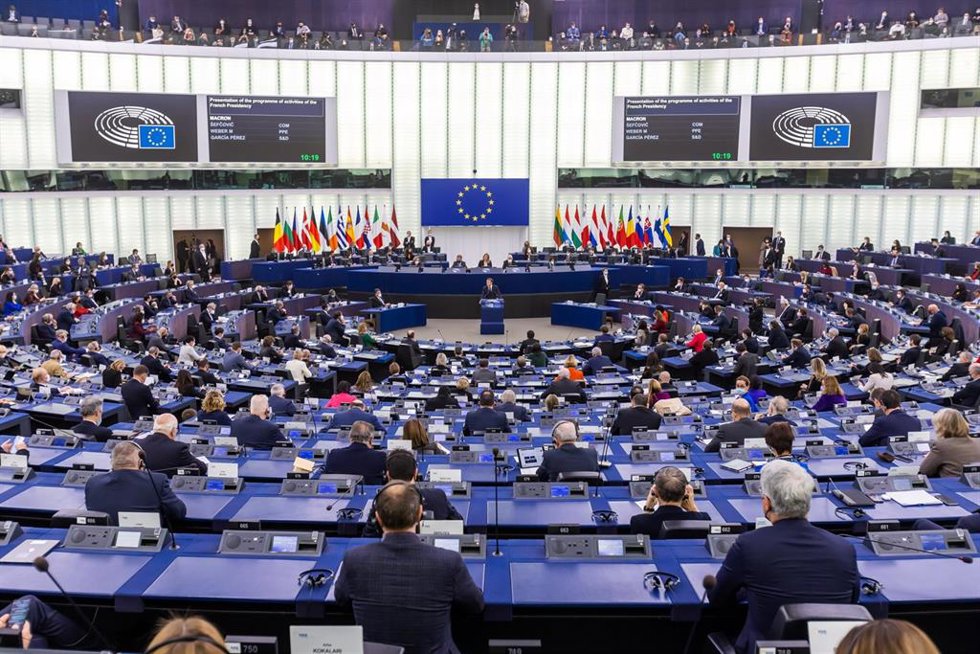 Imagen del pleno del Parlamento Europeo durante una intervención del presidente francés, Emmanuel Macron. 