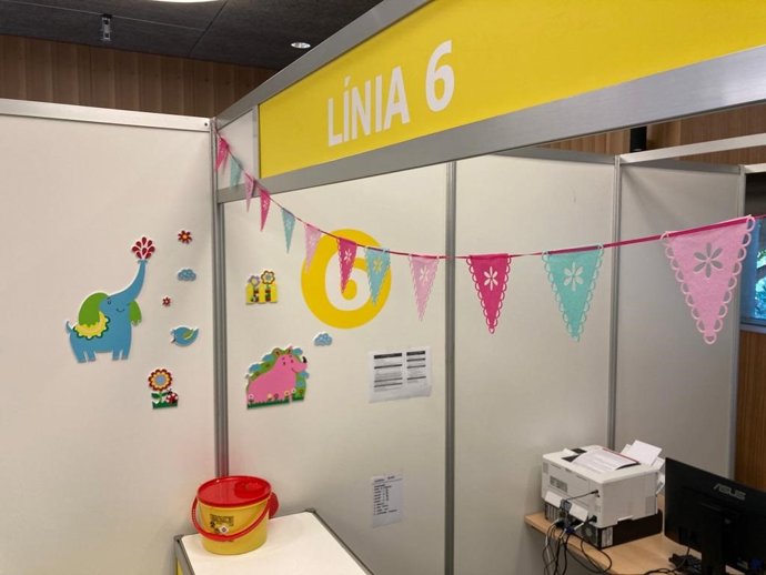 Espacio decorado para la vacunación infantil.