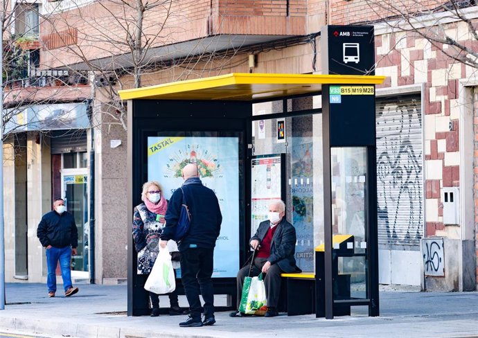 El AMB instalará 260 nuevas marquesinas más accesibles e iluminadas para el Bus Metropolit