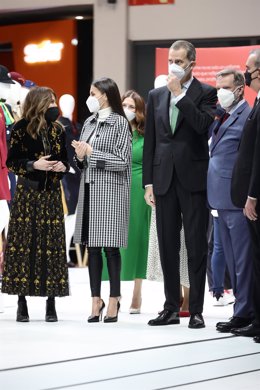 La reina Letizia y el rey Felipe VIen la 42ª edición de la Feria Internacional del Turismo, Fitur 2022, en Ifema Madrid, a 19 de enero de 2022, en Madrid, (España). 