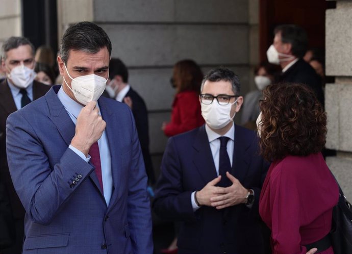 El presidente del Gobierno, Pedro Sánchez, con el ministro de la Presidencia, Félix Bolaños