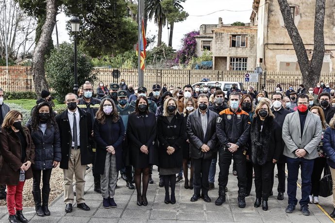 Minuto de silencio en Moncada por el incendio que ha costado la vida a seis residentes