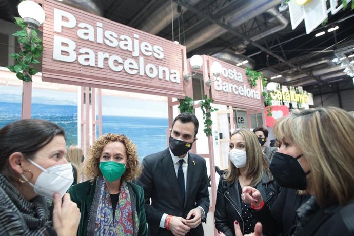El conseller de Empresa y Trabajo, Roger Torrent, durante su visita a Fitur.