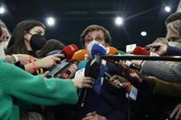 Almeida reclama que los fondos europeos lleguen al sector turístico, para el que pide que "no estigmatizarlo"