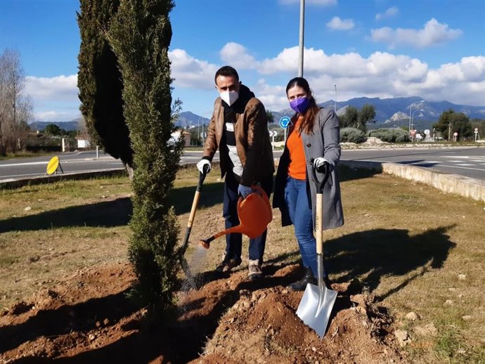 El conseller de Movilidad e Infraestructuras, Ivan Sevillano, y la consellera de Sostenibilidad y Medio Ambiente, Aurora Ribot.