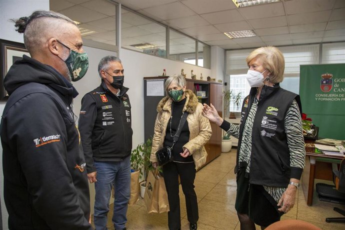 La Consejera De Educación Y Formación Profesional, Marina Lombo, Recibe A Francisco Benavente, Profesor Del CIFP 1 Peñacastillo, Participante En El Dakar 2021, Y A La Directora Del Centro