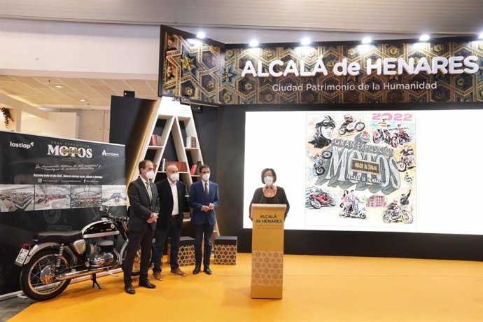 La concejala de Cultura de Alcalá de Henares, María Aranguren, en la presentación de la exposición "Moto Made in Spain"