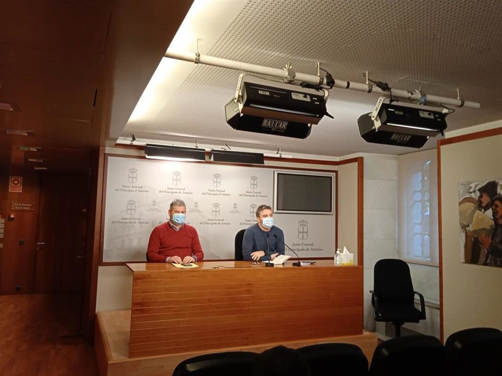 El secretario de Organización de Ciudadanos y diputado en la Junta General, Sergio García, y el también diputado Luis Fanjul